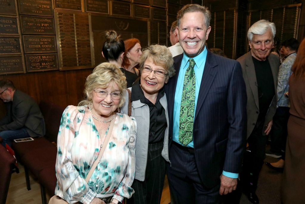 The Flying Mariano sisters, Patti and JoAnn, and Musical Director Fred Barton and Kurt Peterson looking on